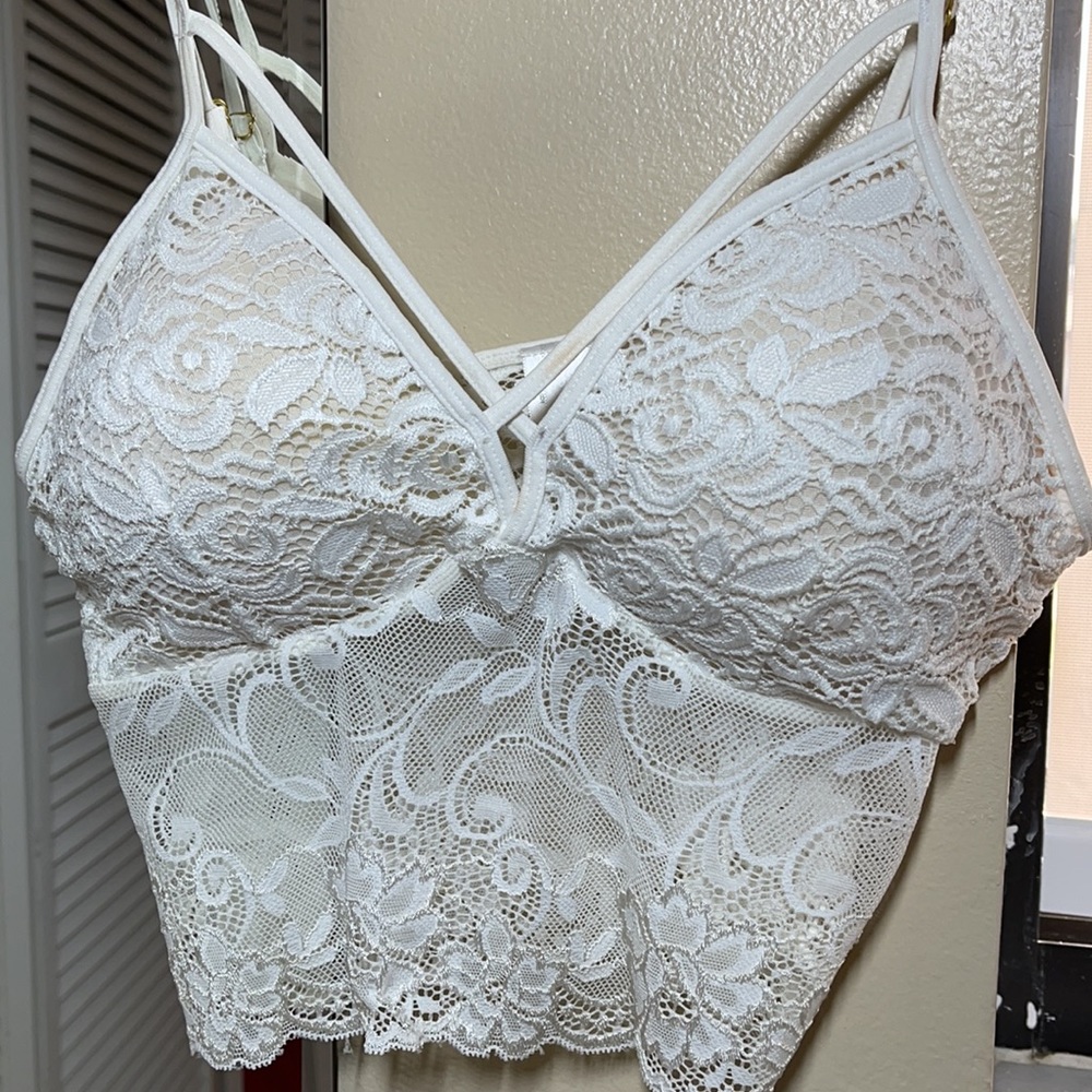 White crop top lace